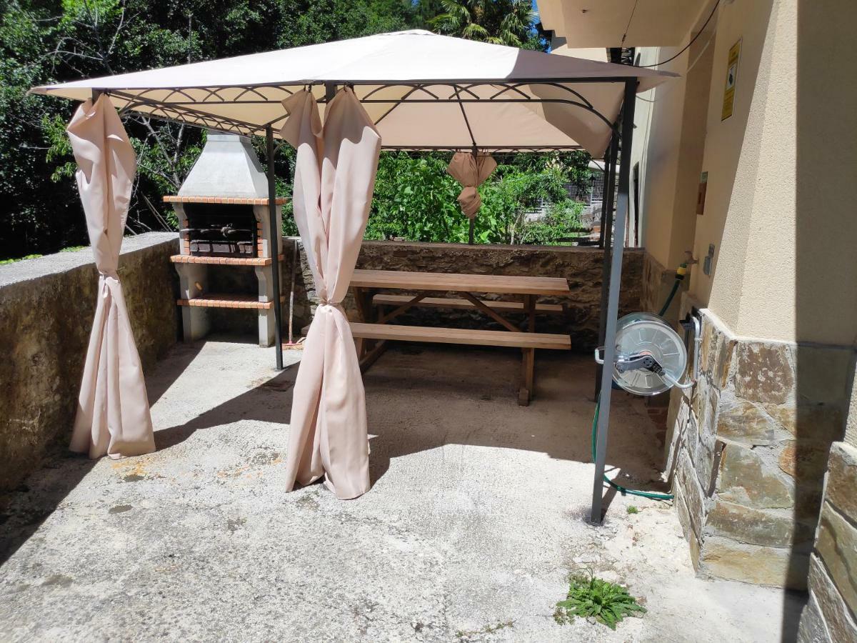 Apartamentos El Rincon De Limes Кангас-дель-Нарсеа Екстер'єр фото
